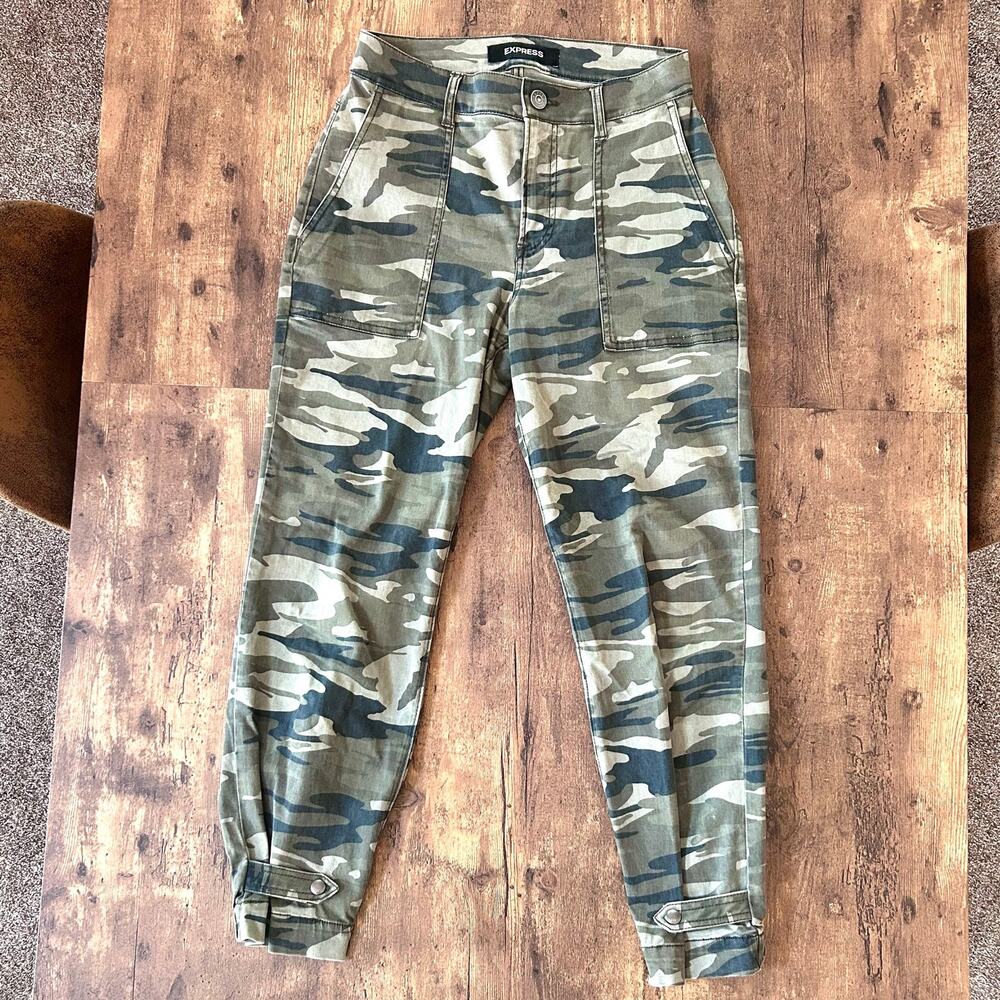 90’s Grunge Army Green Camo Stretch Cropped Straight leg High Rise Jeans Size 2